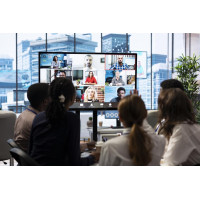 Руководство по конференц-системам 2025: проводные, беспроводные и системы автоматического слежения